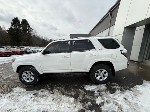 Used 2022 Toyota 4Runner SR5 Premium image 4