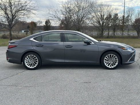 Used 2023 Lexus ES 300h w/ Accessory Package (Z2) image 4