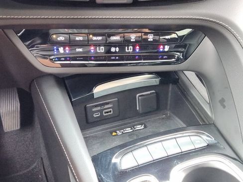 Used 2022 Buick Envision Avenir w/ Safety Package FWD image 22