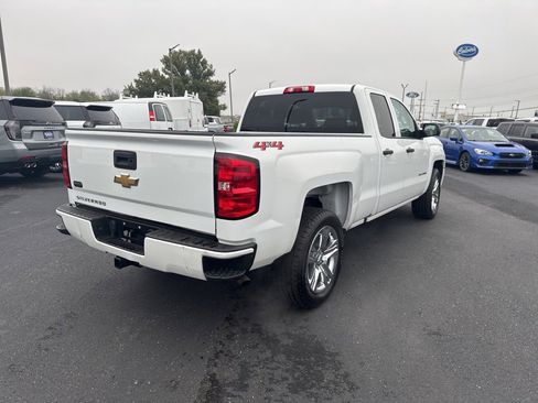 Used 2018 Chevrolet Silverado 1500 Custom w/ Custom Value Package image 5