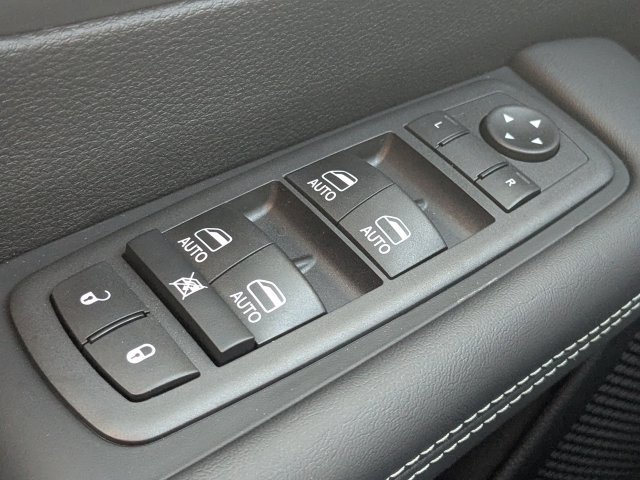 New 2026 Chrysler Pacifica Select FWD image 25