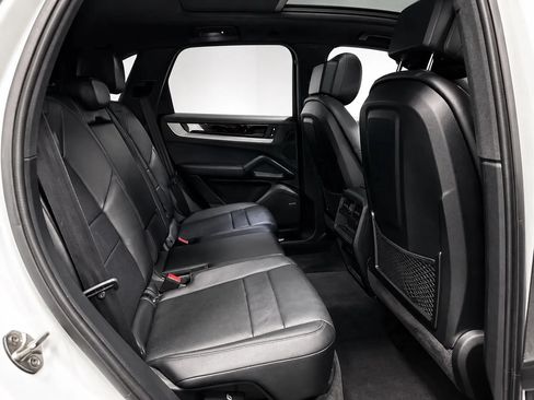 Used 2024 Porsche Cayenne S AWD/4WD image 21