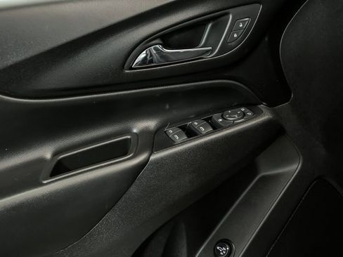 Used 2019 Chevrolet Equinox LT w/ Sun & Navigation Package image 9