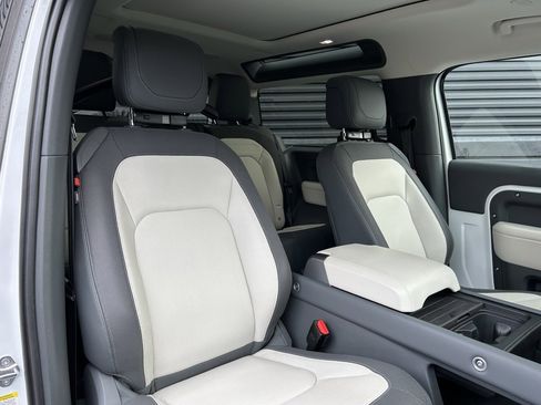 Used 2024 Land Rover Defender 90 X-Dynamic SE image 24