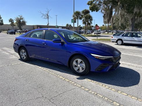 New 2025 Hyundai Elantra SE image 2