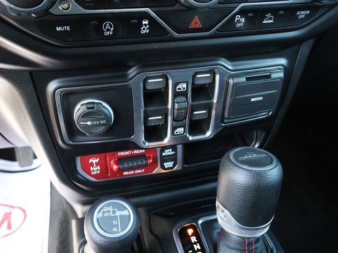 Used 2022 Jeep Gladiator Rubicon w/ LED Lighting Group AWD/4WD image 43