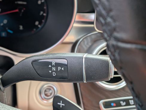 Used 2020 Mercedes-Benz GLC 300 4MATIC image 26