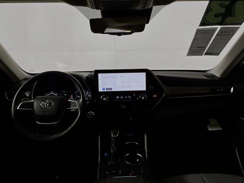 Used 2023 Toyota Highlander Bronze Edition image 30