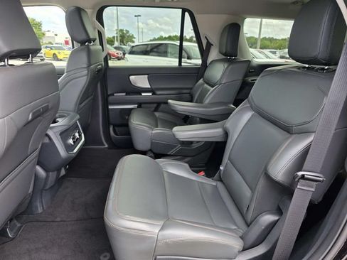 Used 2025 Ford Expedition Active AWD/4WD image 7