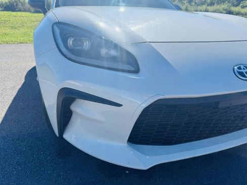 Used 2022 Toyota GR86 Premium w/ ALL Weather Mat Package (TMS) image 14