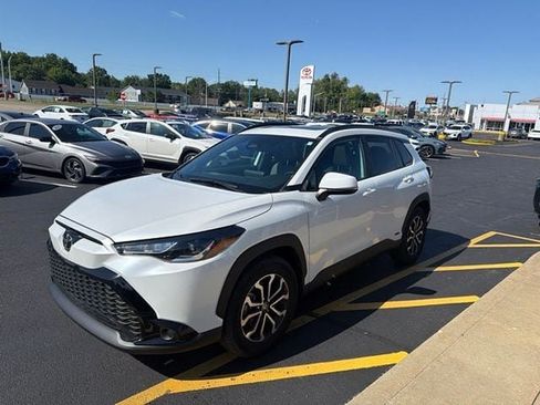 Used 2024 Toyota Corolla Cross AWD Hybrid w/ Moonroof Package image 2