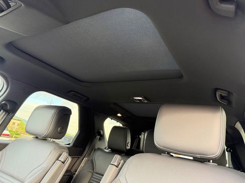 New 2026 Land Rover Discovery Dynamic SE image 35