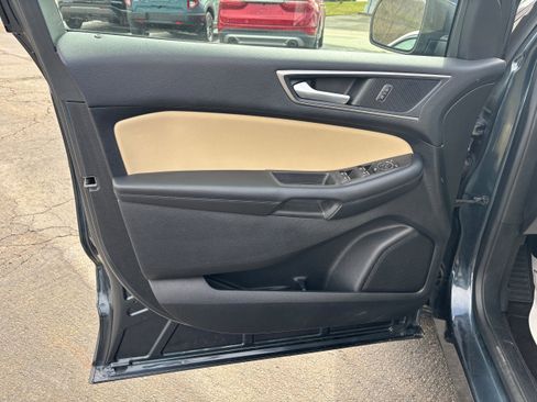Used 2022 Ford Edge SEL w/ Convenience Package image 11