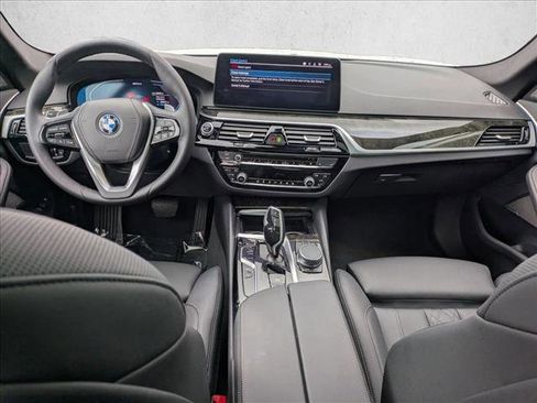 Used 2023 BMW 530e w/ Premium Package image 18