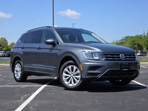 Used 2018 Volkswagen Tiguan SEL AWD/4WD image 2