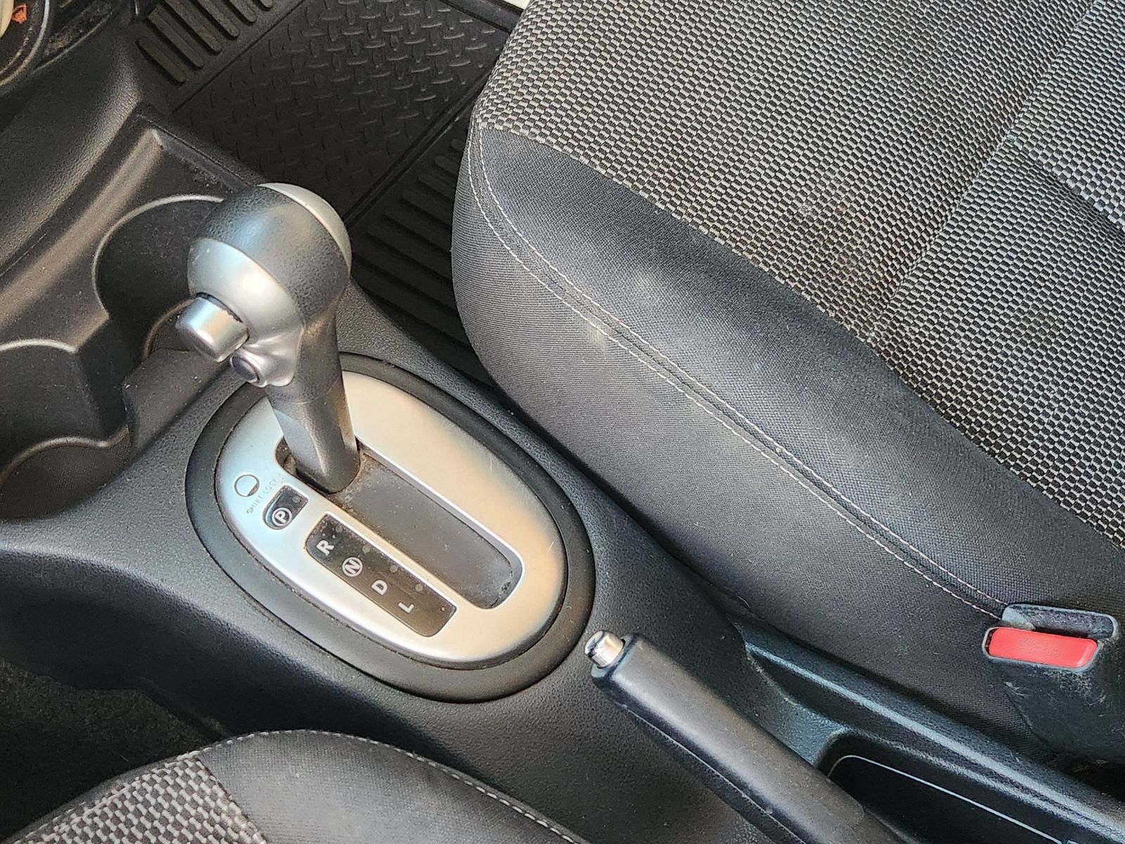Used 2014 Nissan Versa SV FWD image 18