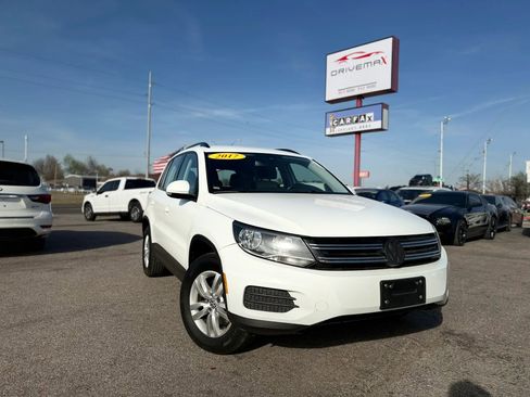 Used 2017 Volkswagen Tiguan S image 33