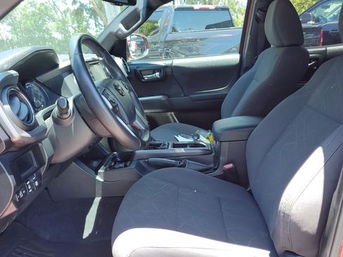 Used 2017 Toyota Tacoma TRD Sport image 13