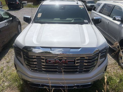 Used 2023 GMC Sierra 1500 Denali w/ Denali Reserve Package AWD/4WD image 2