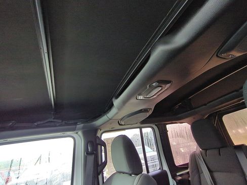 Used 2021 Jeep Wrangler Unlimited Sahara image 20