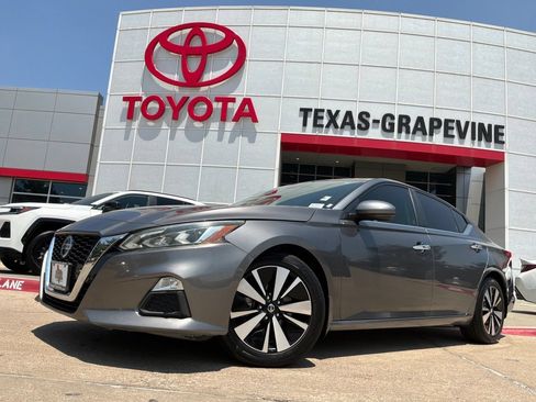 Used 2021 Nissan Altima 2.5 SV w/ SV Premium Package FWD image 2