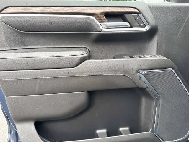 Used 2022 Chevrolet Silverado 1500 LT AWD/4WD image 27