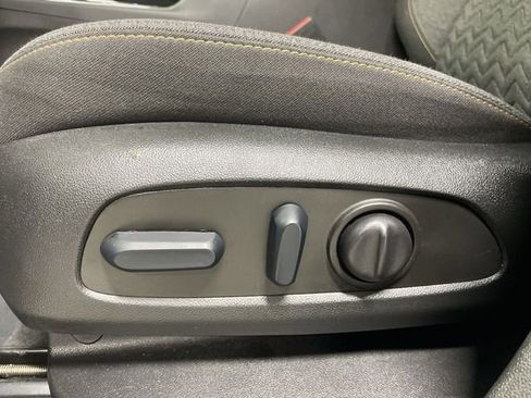 Used 2023 Chevrolet Equinox LT image 12