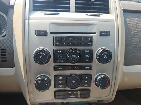 Used 2010 Ford Escape XLT AWD/4WD image 9