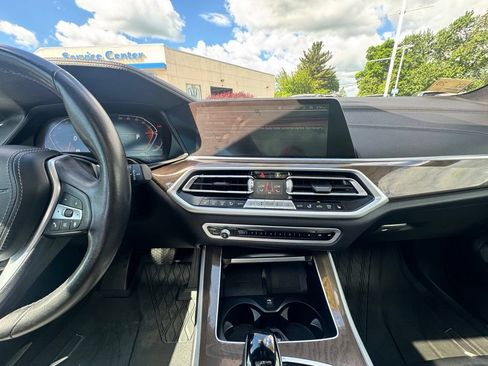 Used 2022 BMW X5 xDrive40i w/ Premium Package AWD/4WD image 14