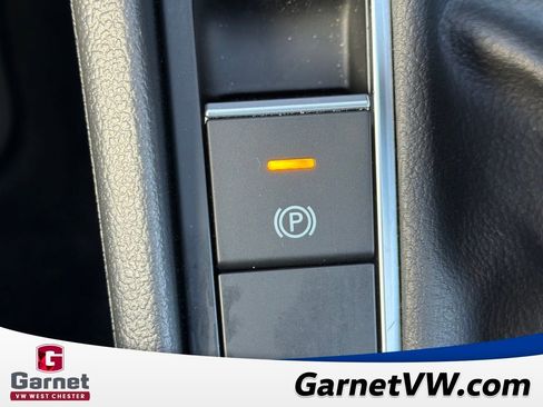 Used 2025 Volkswagen Jetta SE image 33