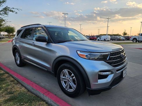 Used 2022 Ford Explorer XLT w/ Equipment Group 202A RWD image 5
