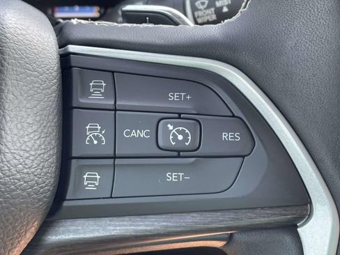 Used 2023 Jeep Grand Cherokee L Limited w/ Black Appearance Package RWD image 30