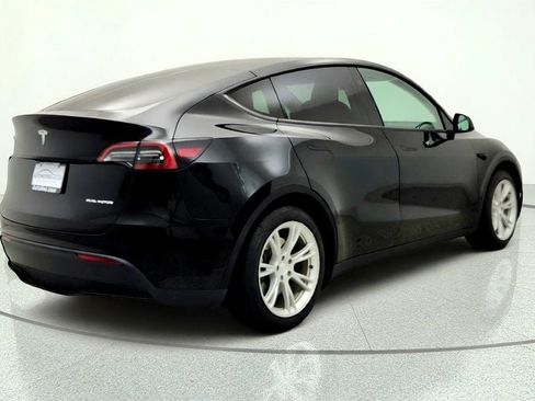 Used 2023 Tesla Model Y Long Range AWD/4WD image 5