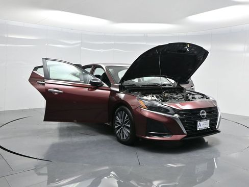 Used 2024 Nissan Altima 2.5 SV image 50