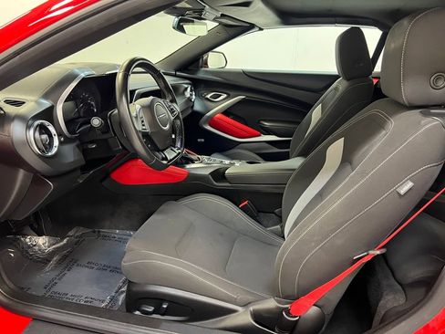 Used 2021 Chevrolet Camaro LT w/ Technology Package RWD image 15