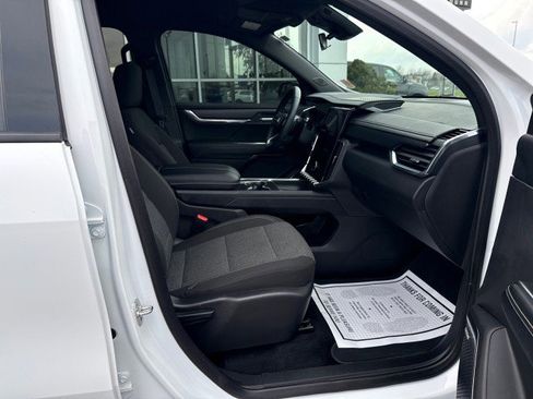 Used 2025 GMC Acadia Elevation image 29