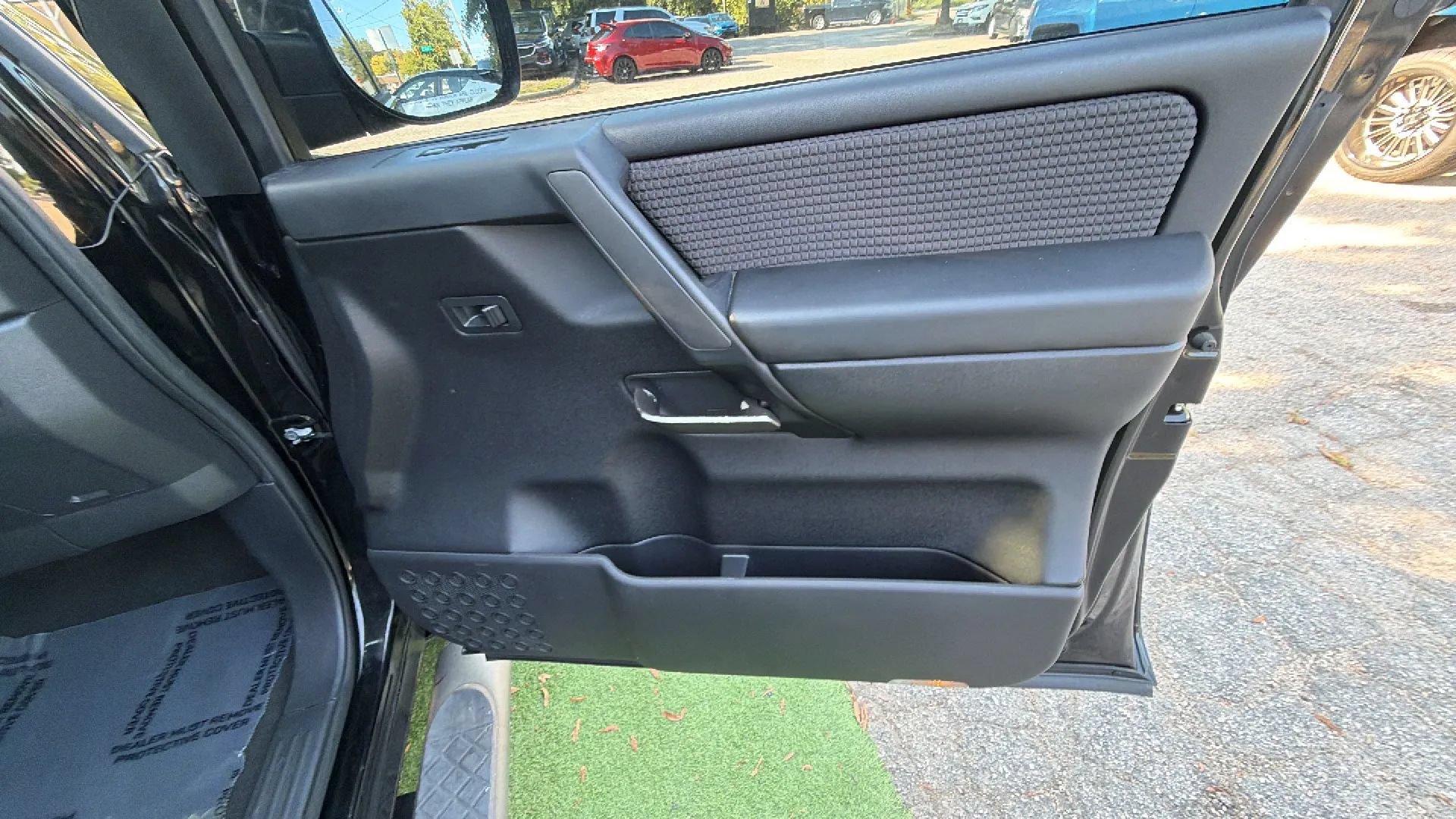 Used 2009 Nissan Titan SE RWD image 19