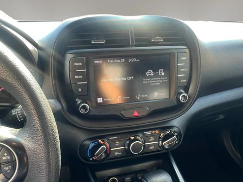 Used 2022 Kia Soul LX w/ Technology Package FWD image 21