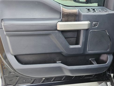 Used 2022 Ford F250 Lariat w/ Black Appearance Package image 17