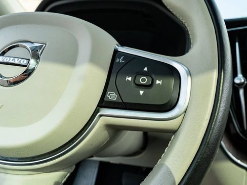 Used 2022 Volvo XC60 B5 Momentum AWD/4WD image 41
