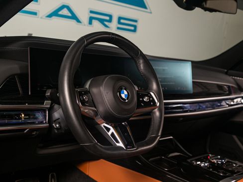 Used 2024 BMW 740i w/ Premium Package 2 RWD image 2