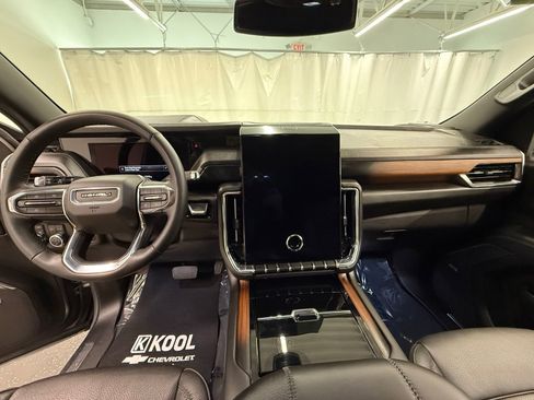 Used 2025 GMC Yukon Denali AWD/4WD image 17