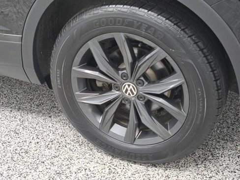Used 2024 Volkswagen Tiguan SE image 18