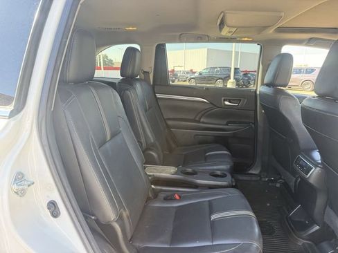 Used 2017 Toyota Highlander SE image 33