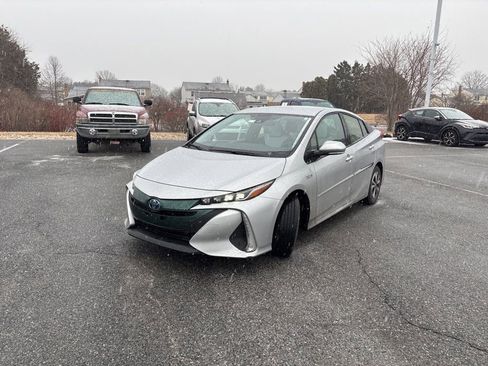 Used 2017 Toyota Prius Prime Premium image 4
