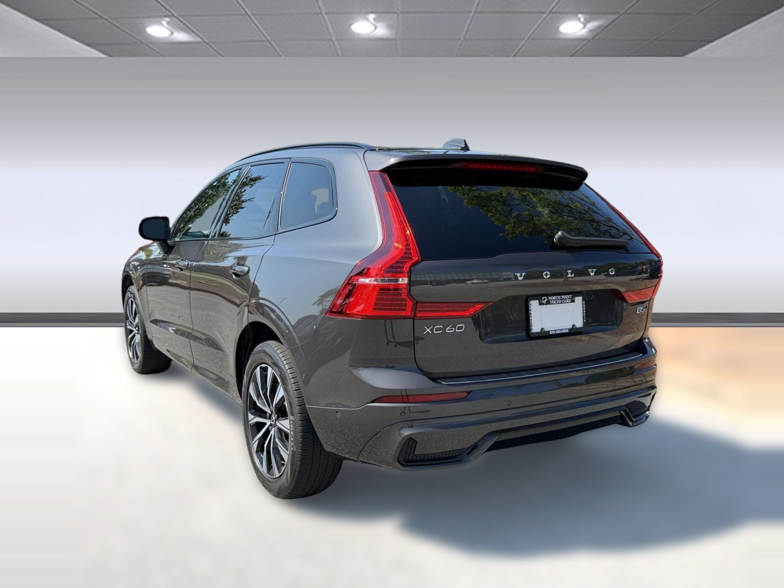 Certified 2024 Volvo XC60 B5 Plus w/ Protection Package Premier AWD/4WD image 3