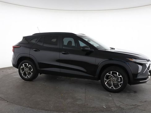 Used 2025 Chevrolet Trax LT w/ Driver Confidence Package FWD image 15