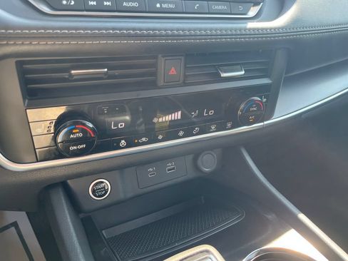 Used 2023 Nissan Rogue SV w/ SV Premium B Package AWD/4WD image 19