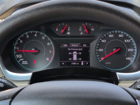 Used 2023 Chevrolet Traverse LS image 19