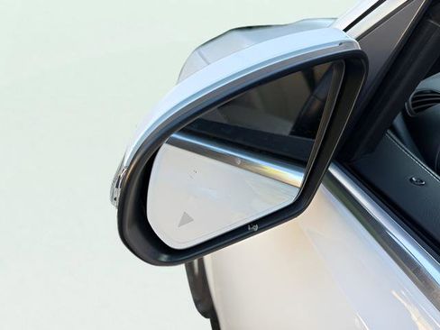 Used 2022 Mercedes-Benz GLB 250 w/ Premium Package Lite image 34